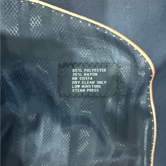 The suit size is 38R,color dark blue, and the name of the brand is is BOCACCIO - Picture 5 of 6